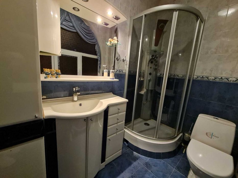 Дом 300кв. Бассейн с подогревом. Сауна, джакузи, бильярд.