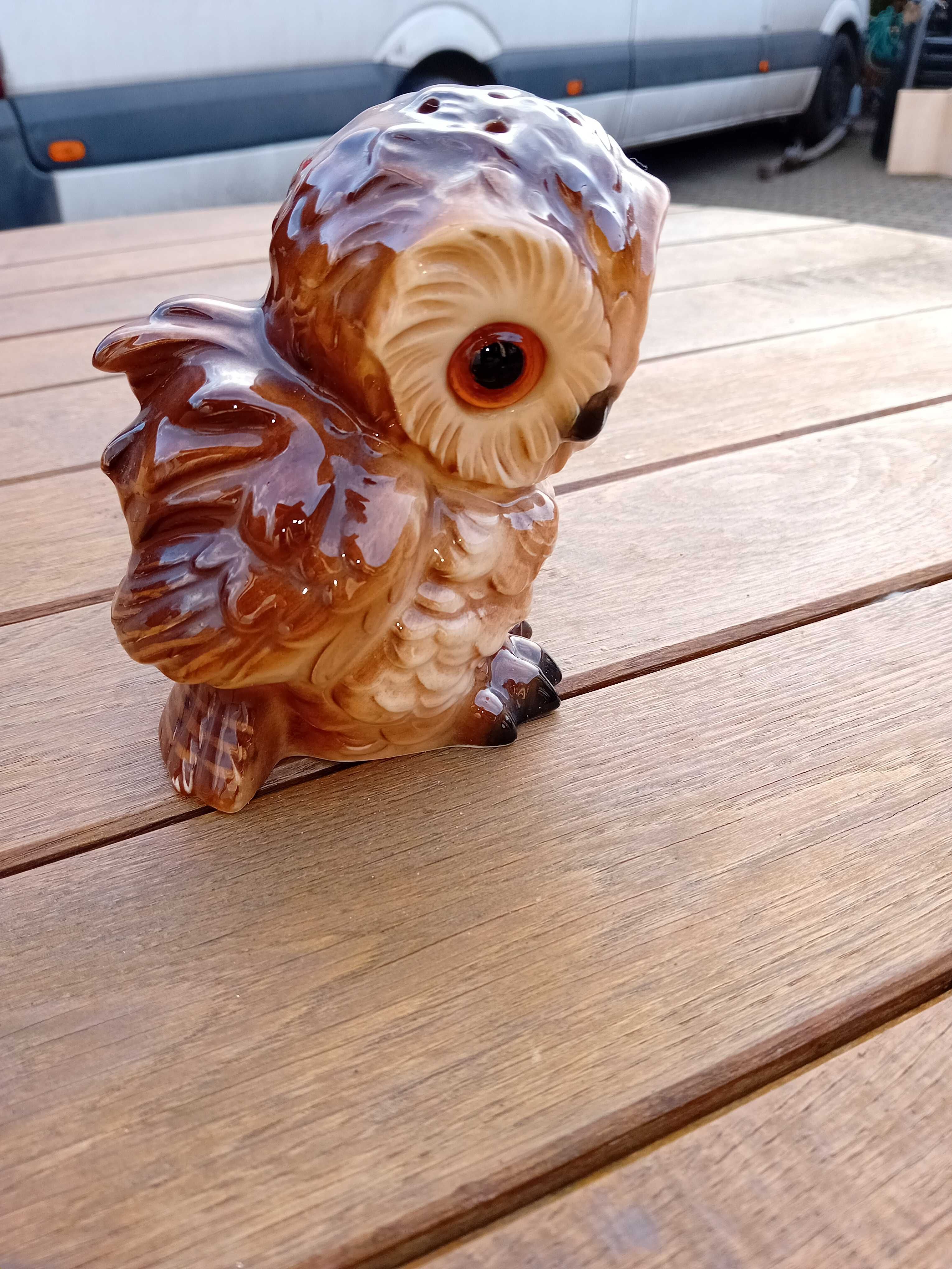 Sowa porcelanowa