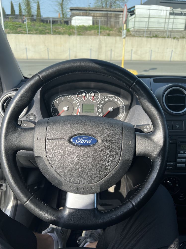 Продам Ford Fiesta