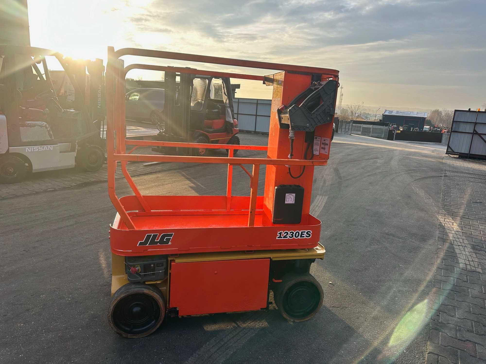 zwyżka podnośnik słupowy elektryczny JLG 1230ES 24V 230kg 6.50m 2018r