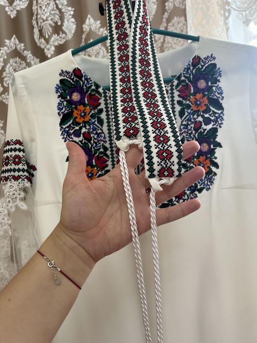 Вишите плаття з фатіном