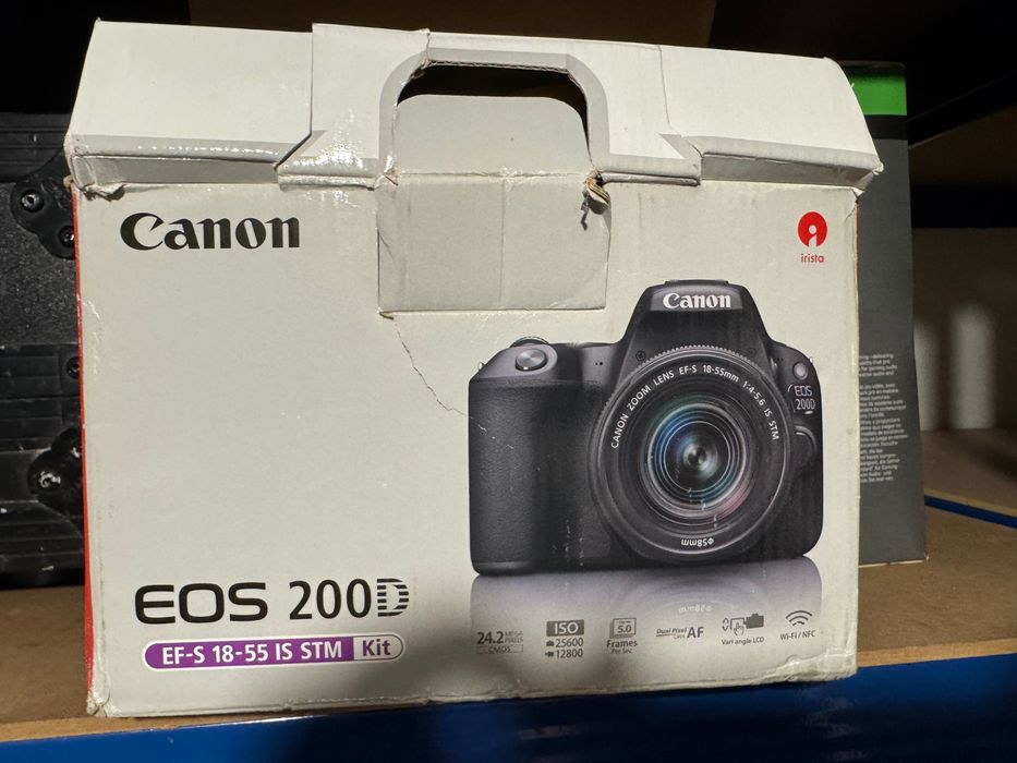 Canon EOS 200D con 2 lentes - with 2 objectives