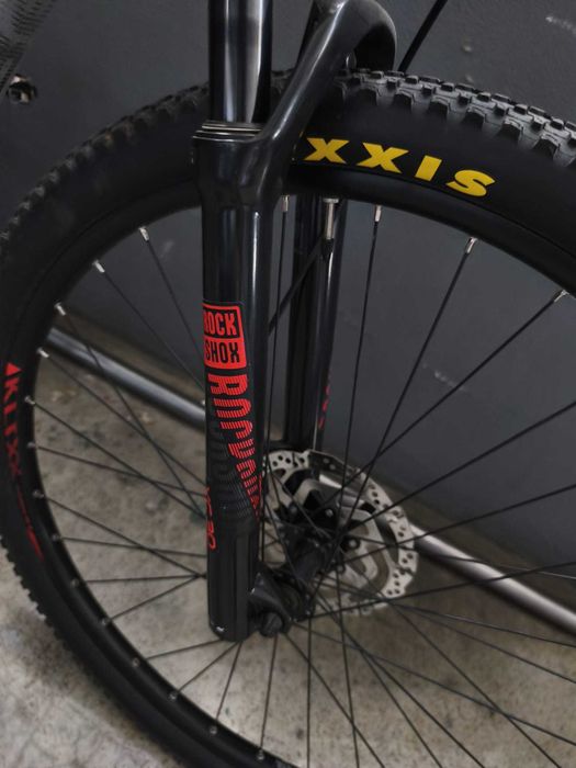 Bicicleta de BTT rigorosamente nova