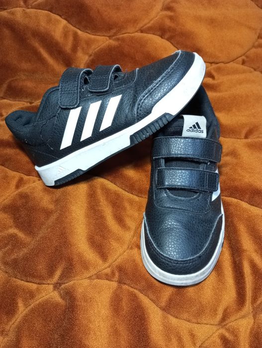 Sapatilhas adidas 33
