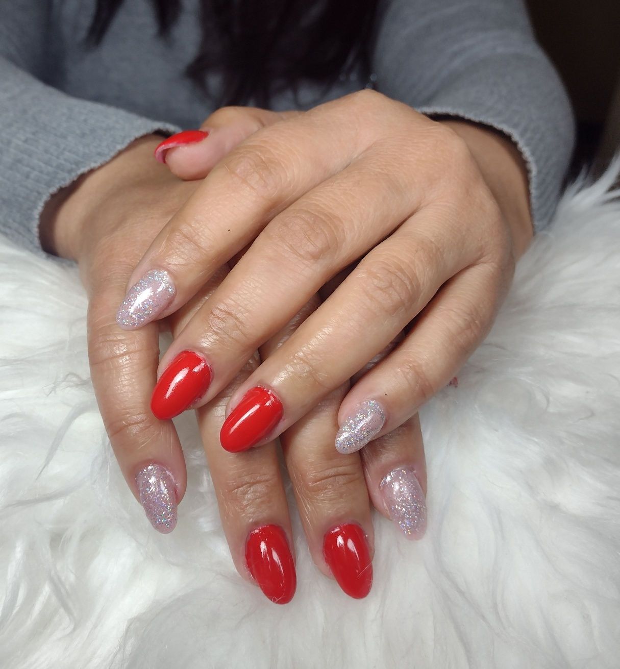 Unhas de gel, verniz gel, Manicure e Pedicure tradicional.