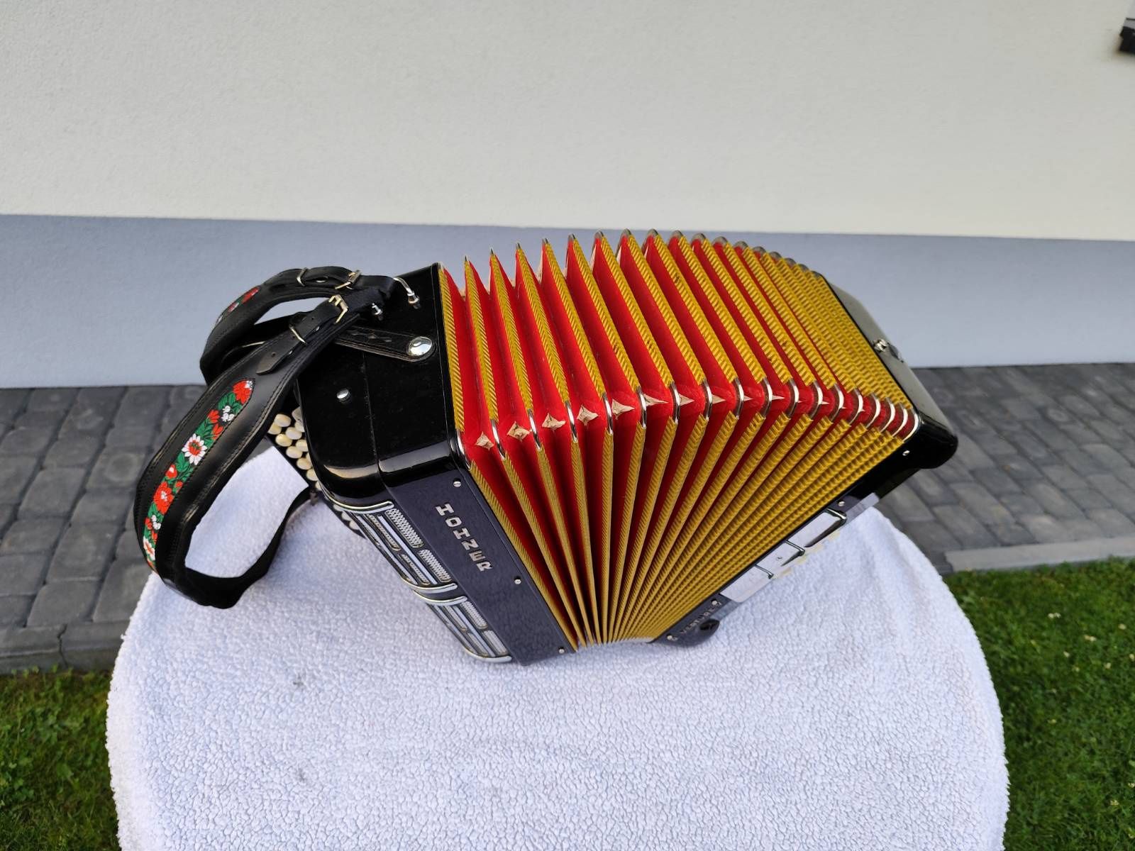 Akordeon firmy Hohner Verture strój CF