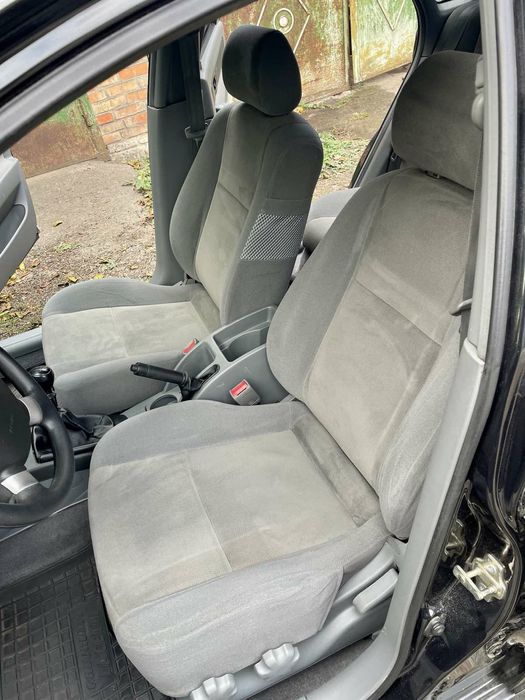 Chevrolet lacetti 2012 рік.в рідній фарбі.