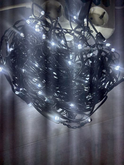 Cortina luzes com 5,85m largura e 52 cm altura, quase sem uso