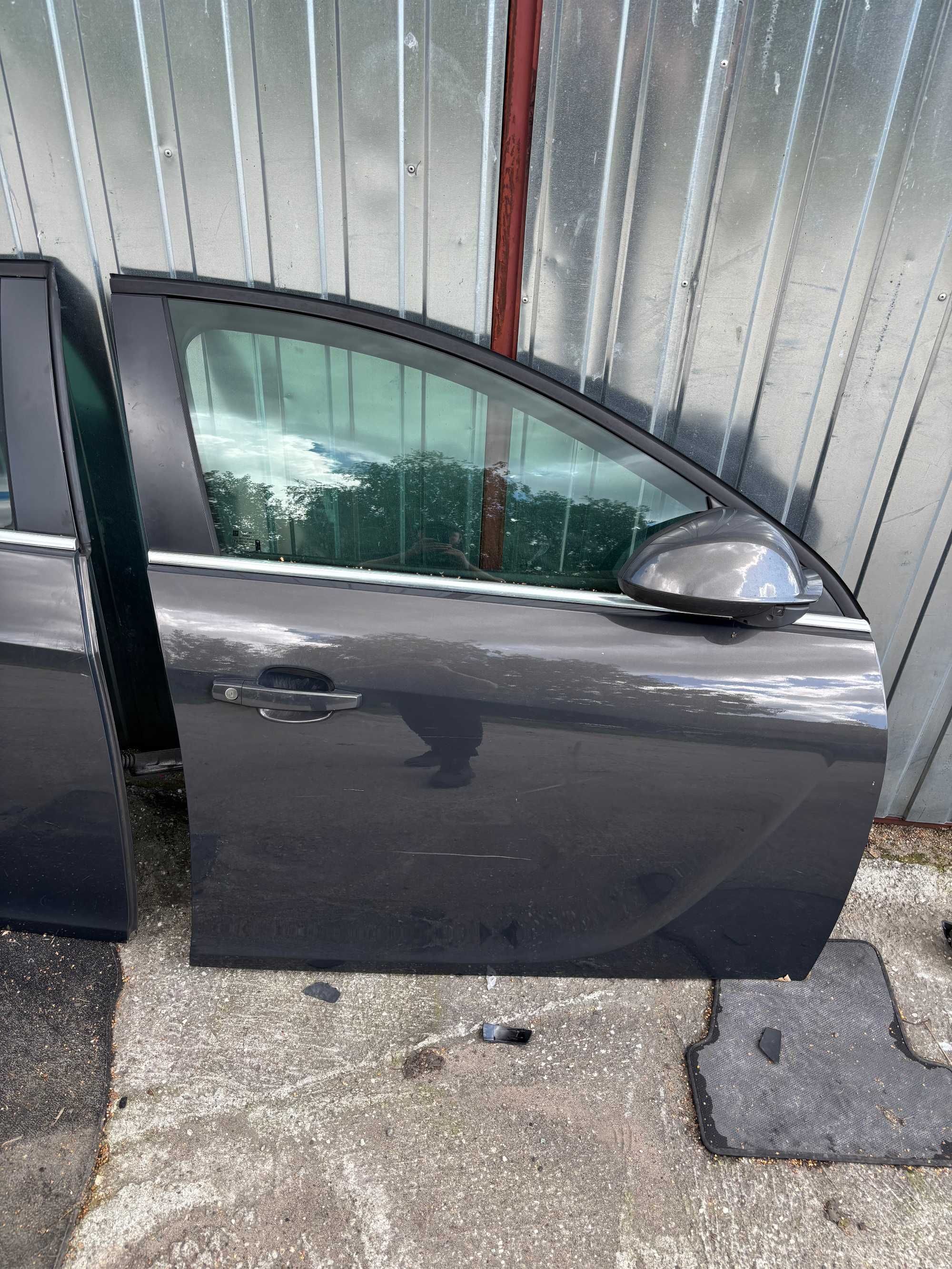Insignia A KOMBI Drzwi Prawe przednie Prawy Przód + tył Komplet Z190