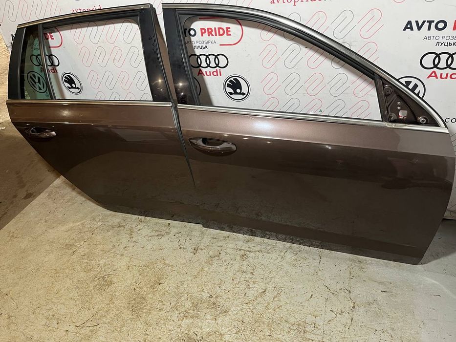Двері праві Шкода Октаія а7 дверь правая  двери  Octavia A7 LF8Z 4L4L