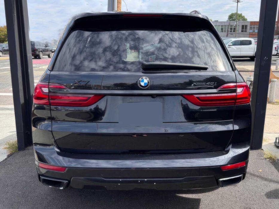 BMW X7 xDrive40i      2022