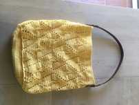 Mala em crochet feita à mão
