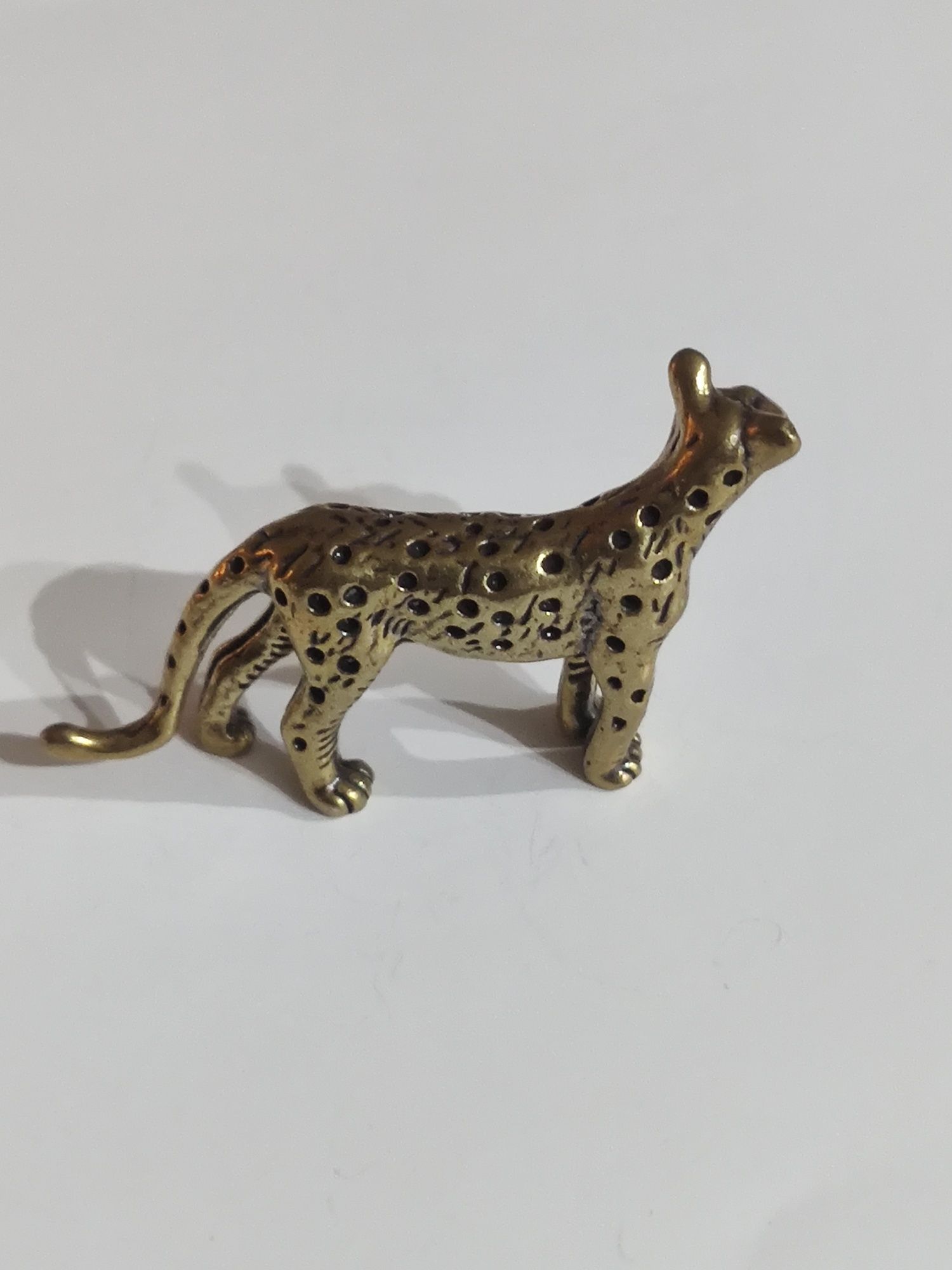 Figurka metalowa mosiądz kot puma długość 4,5 cm