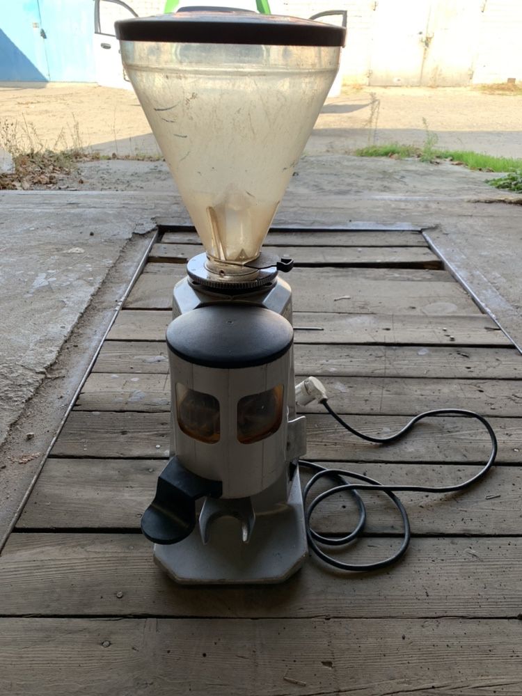 Продам кофемолку Mazzer