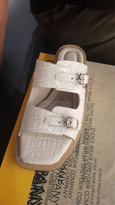 Шкіряні шльопанці