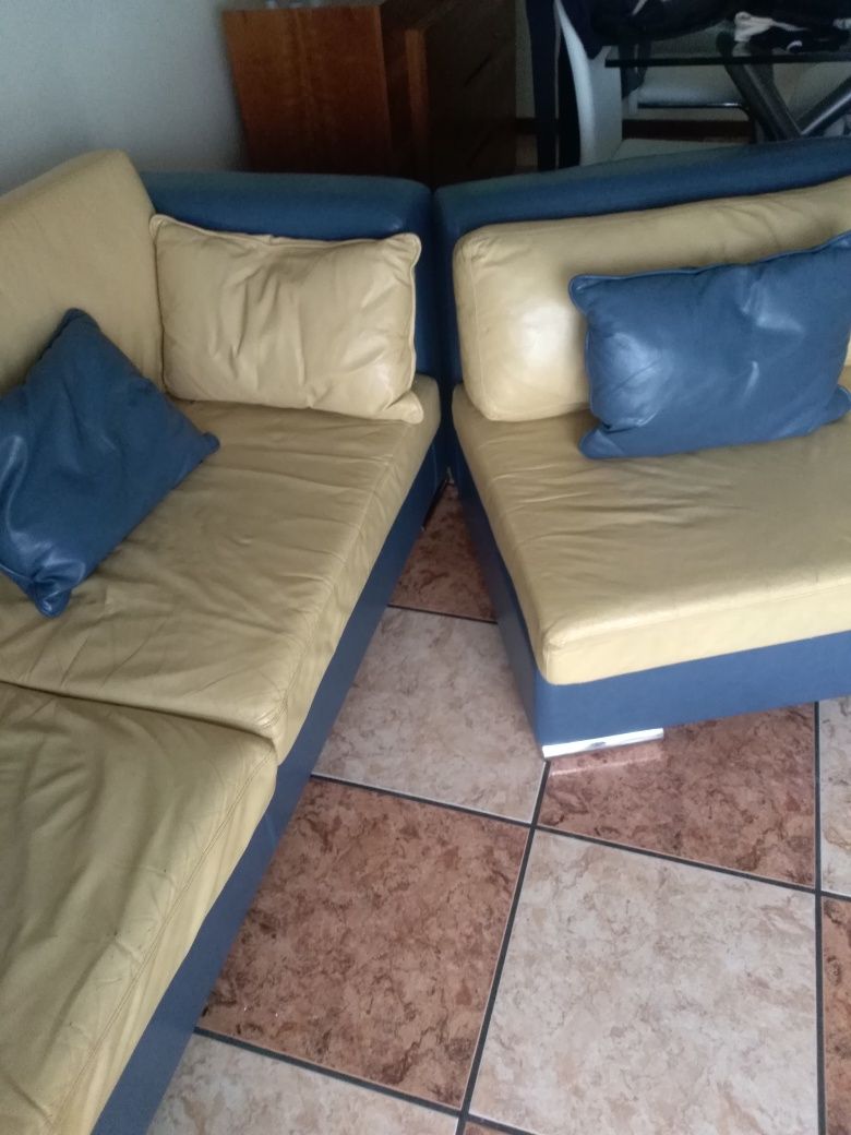 URGENTE Sofá em pele com 2,25m e chaise long de 90cm