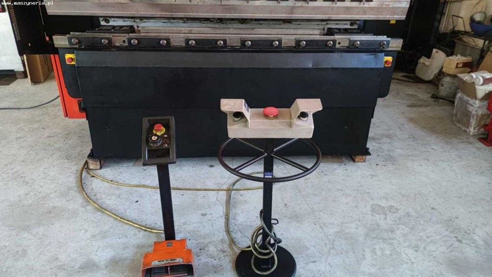 Prasa krawędziowa CNC AMADA APX 80-25