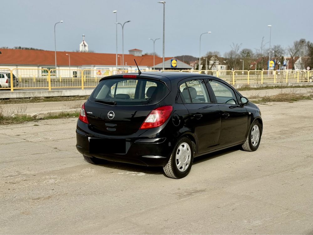 Opel corsa D Benzyna 142 tys km 5 Drzwi Klimatyzacja Sprowadzony