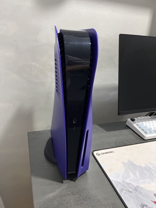 PS 5 б/у, в коплекті чіхол, 2 геймпада, гра GTA 5