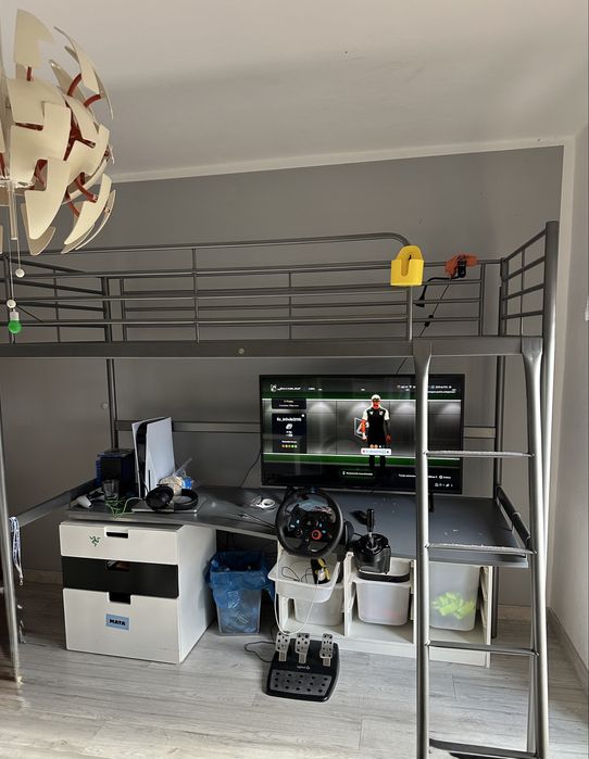 Łóżko na antresoli z biurkiem IKEA pokój dziecka/nastolatka