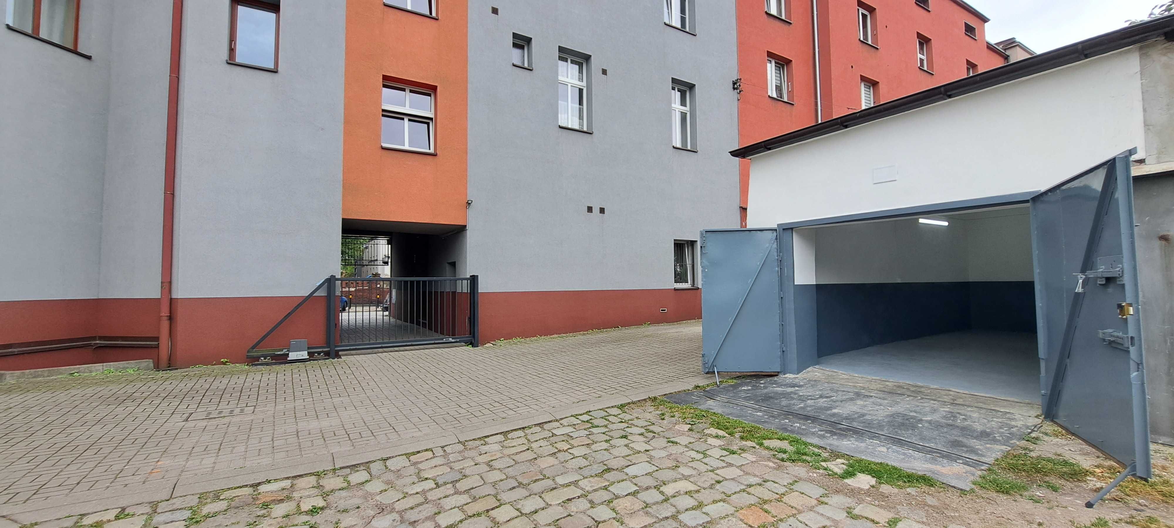 Garaż Krasińskiego 14 Po remoncie z Księgą Wieczystą i prądem.