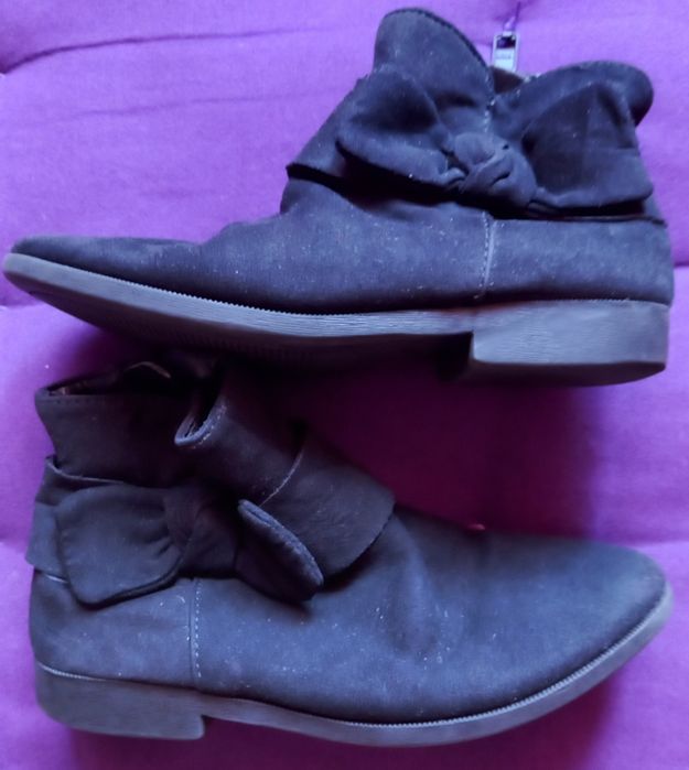 Czarne krotkie botki zamszowe dziewczece 26 H&M