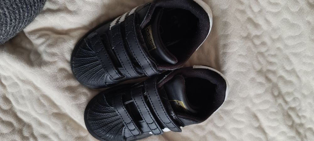 Кросівки дитячі 26 розміру ADIDAS