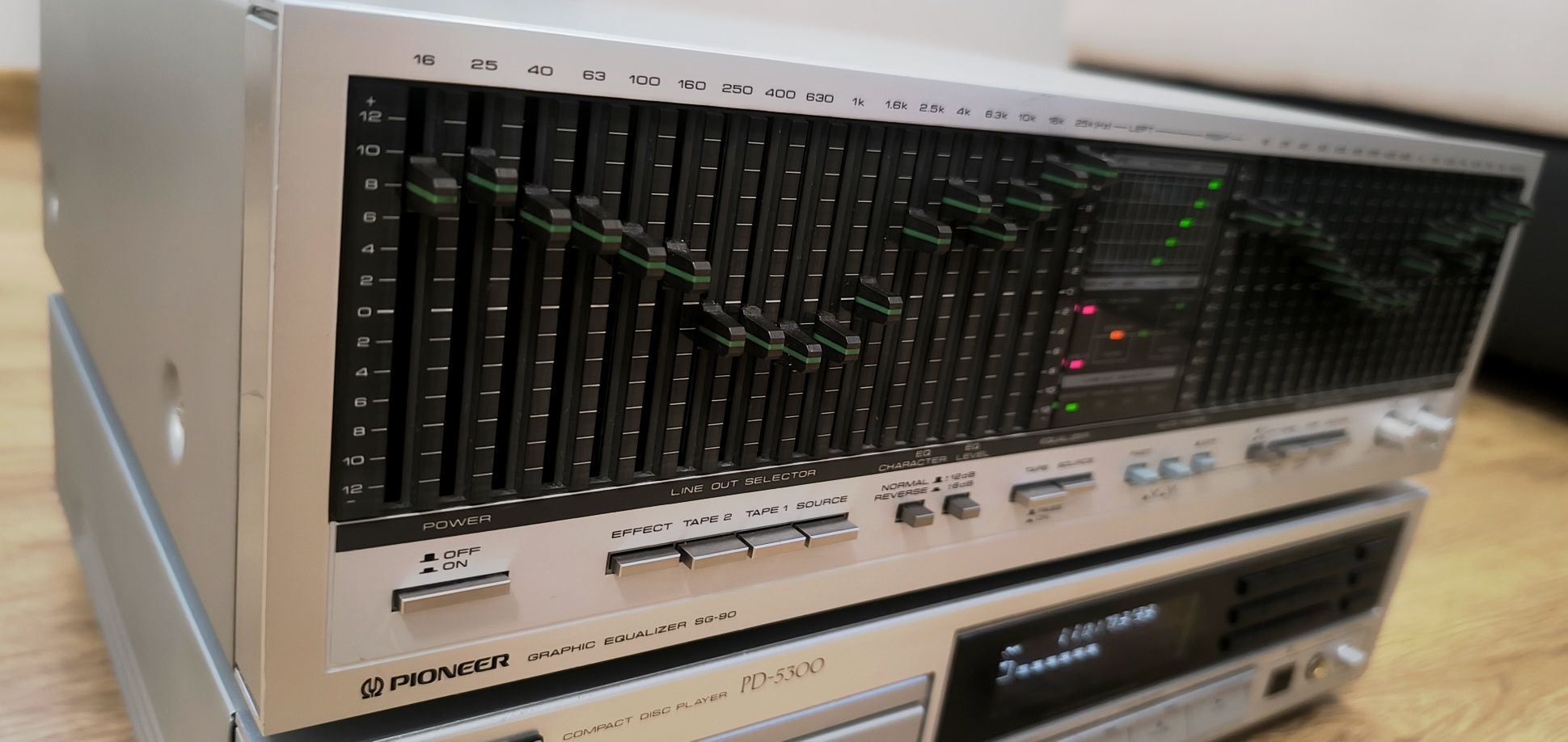 Pioneer equalizer SG-90 pasuje też do blue line.