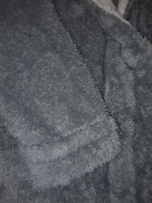 Damski szlafrok z kapturem miękkiego mikropluszu.r.XL.