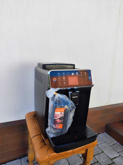 Кавомашина кофемашина Philips Series 5500 Lattego