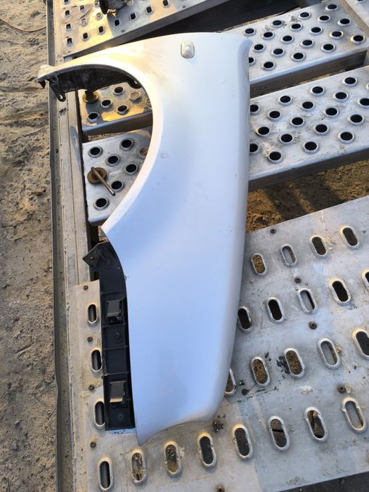 VW golf IV błotnik prawy