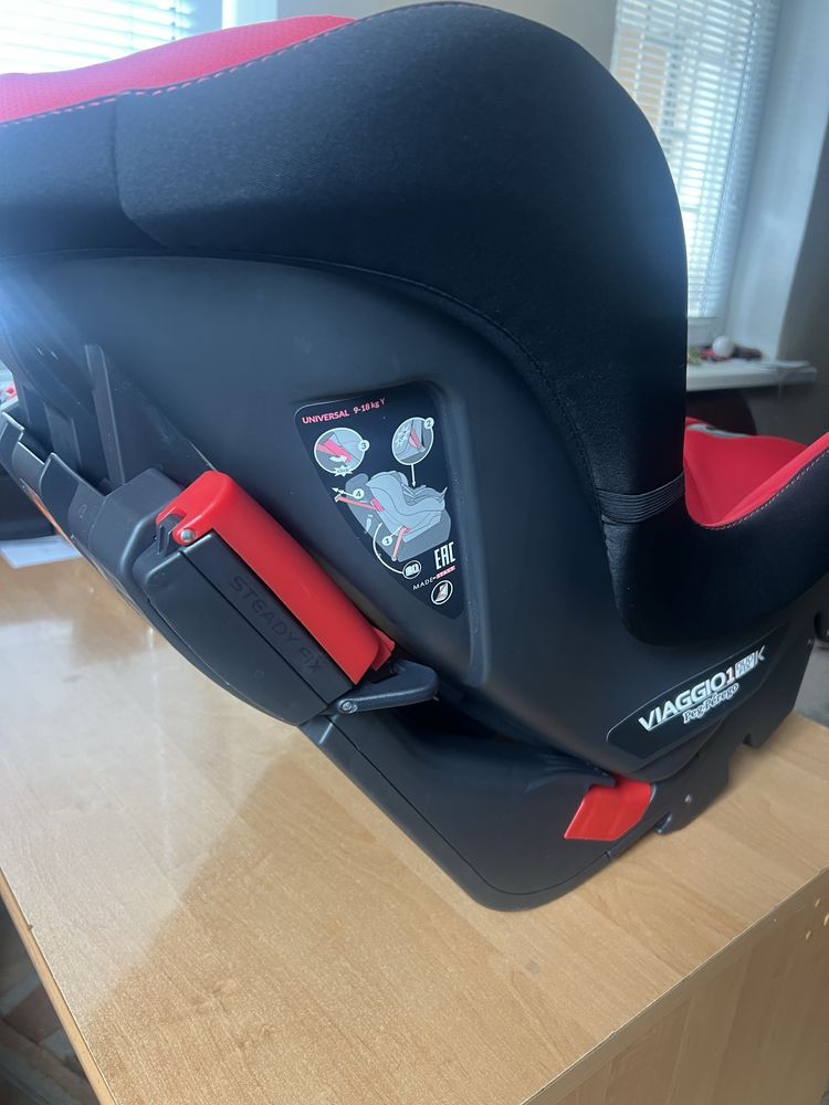 Дитяче, автомобільне крісло Peg-Perego