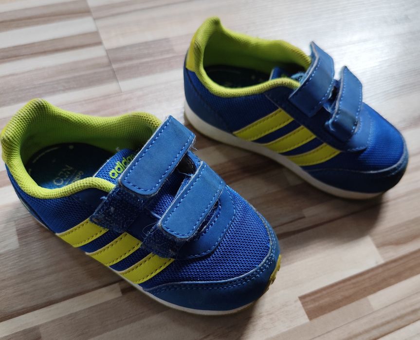 Buciki Adidas dziecięce.