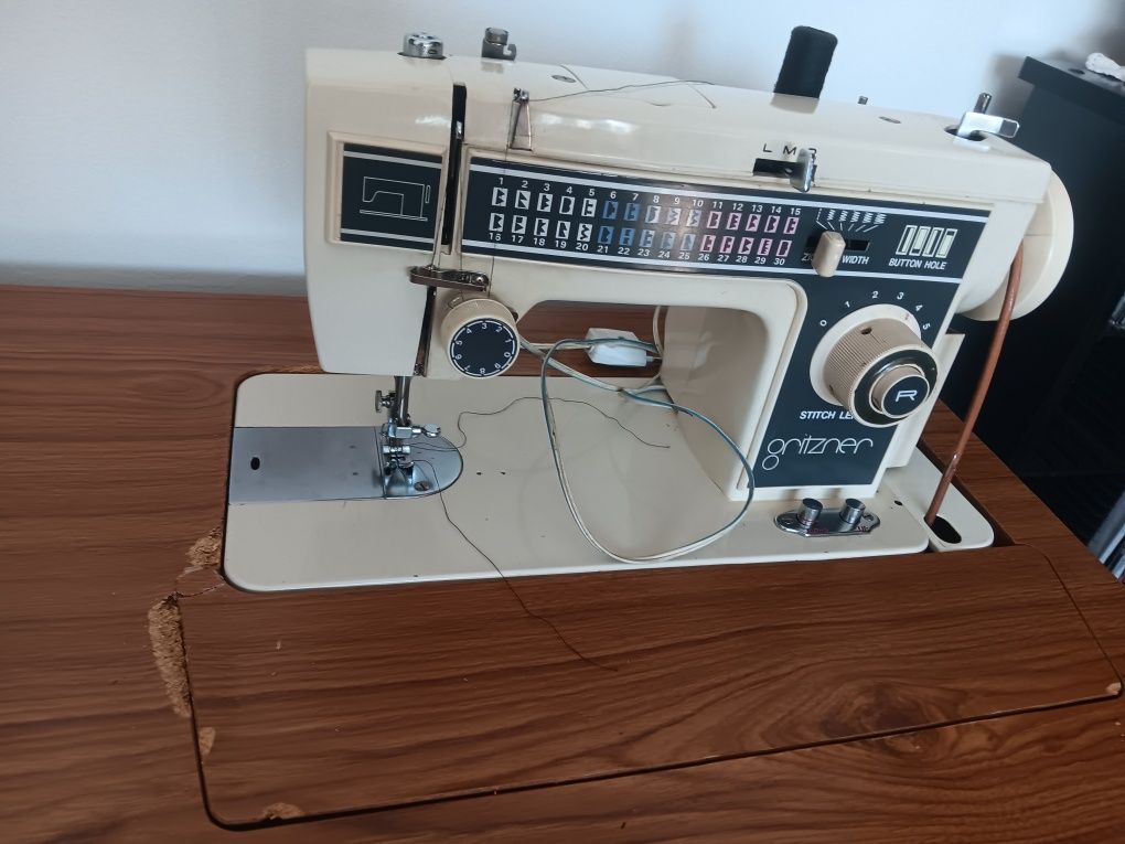 Maquina de costura e de bordar Gritzner (marca alemã)