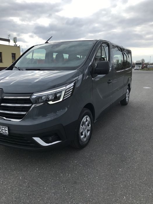 Wynajem busa Renault Trafic 9 osób