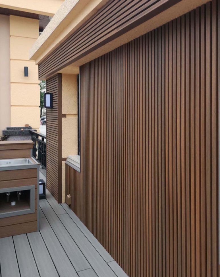 Deska kompozytowa elewacyjna Ultrashield teak UH46 ciemny brąz