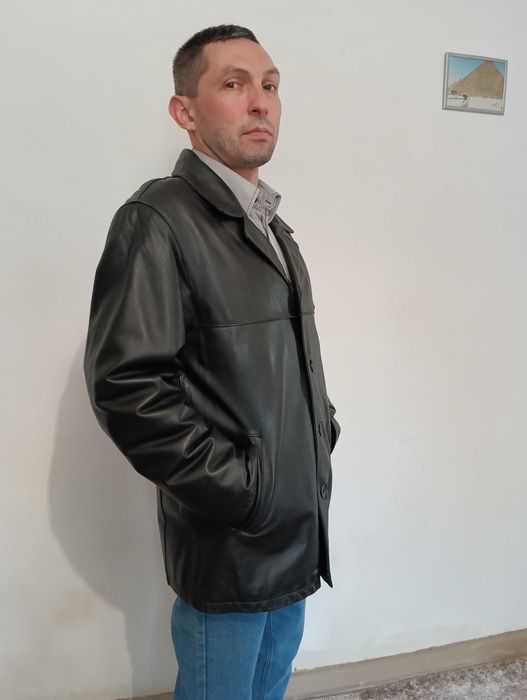 Чоловіча шкіряна куртка з підкладкою (розмір L)