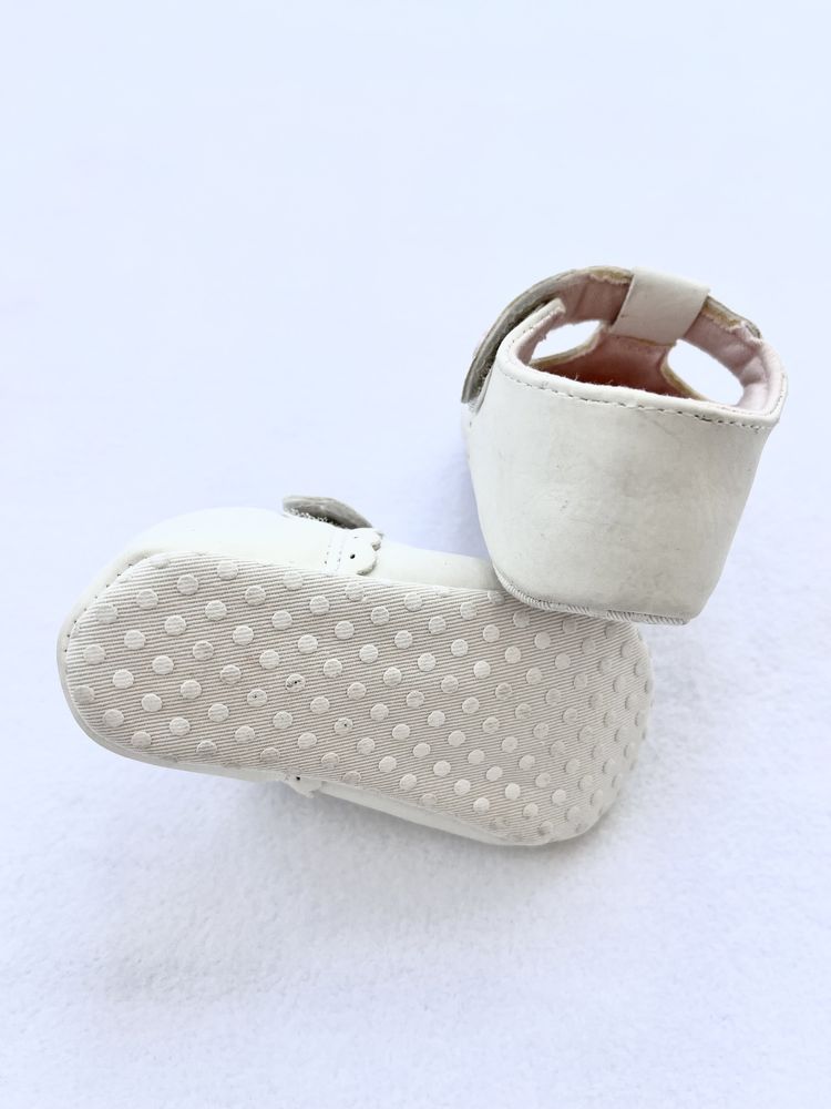 Первые нарядные туфельки Mothercare размер EU18(UK2) и EU19(UK3)
