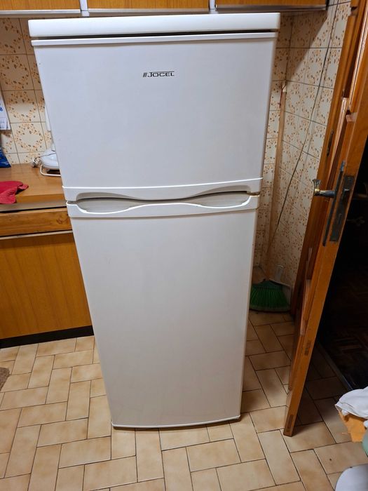 Frigorifico de 2 portas, da marca JOCEL, em bom estado