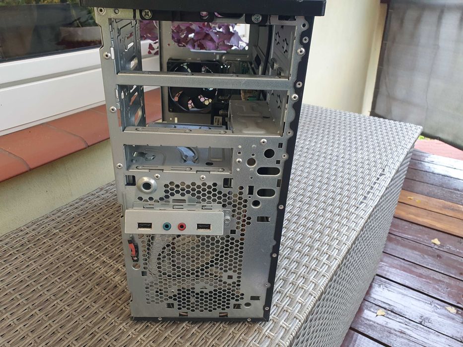 Jednostka PC zdekompletowana