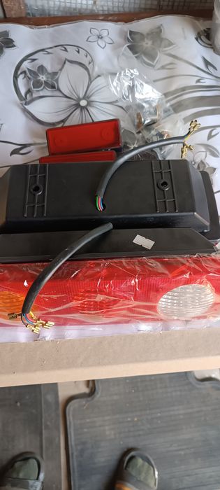 Продам задние фонари, стопы 3 секции 12-24V для грузовика, прицепа, ун