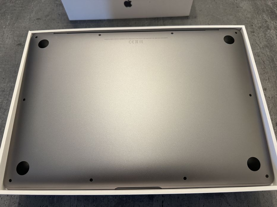 Macbook Air M1 2020 - 13” - 8GB - 256 SSD