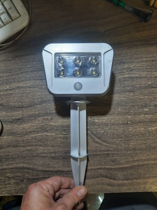 Led прожектор з детектором автономний