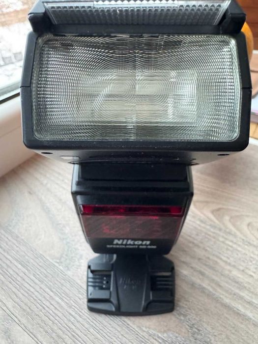 Фотоаппарат Nikon D40 Kit, вспышка Nikon sb-600