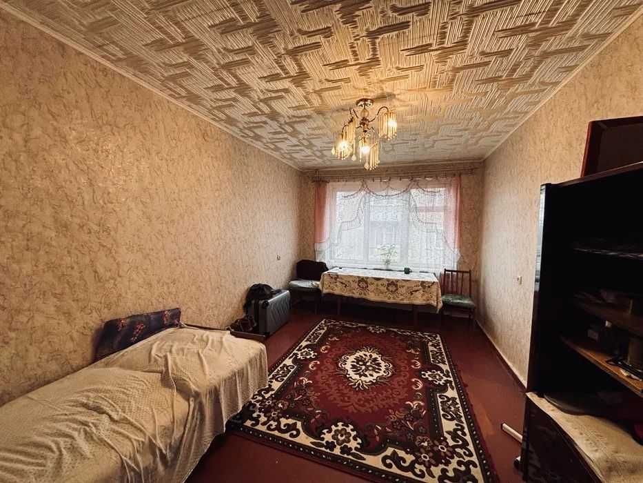 2к квартира на середньому поверсі!