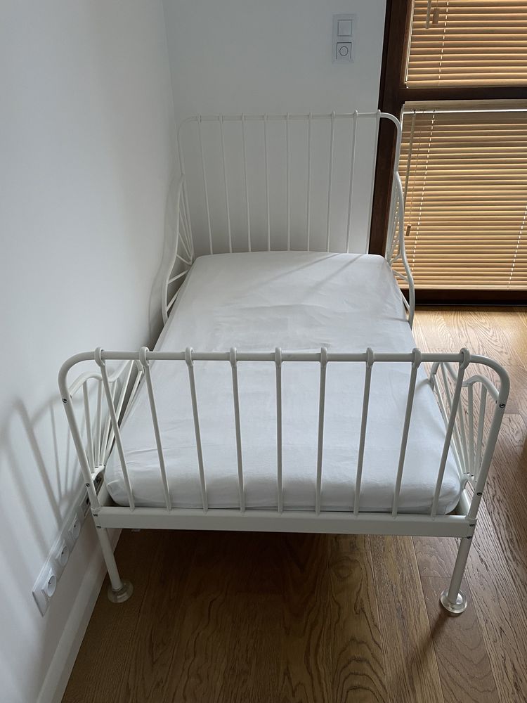Ikea Minnen łóżko rosnące metalowe białe materac prześcieradła  130x80