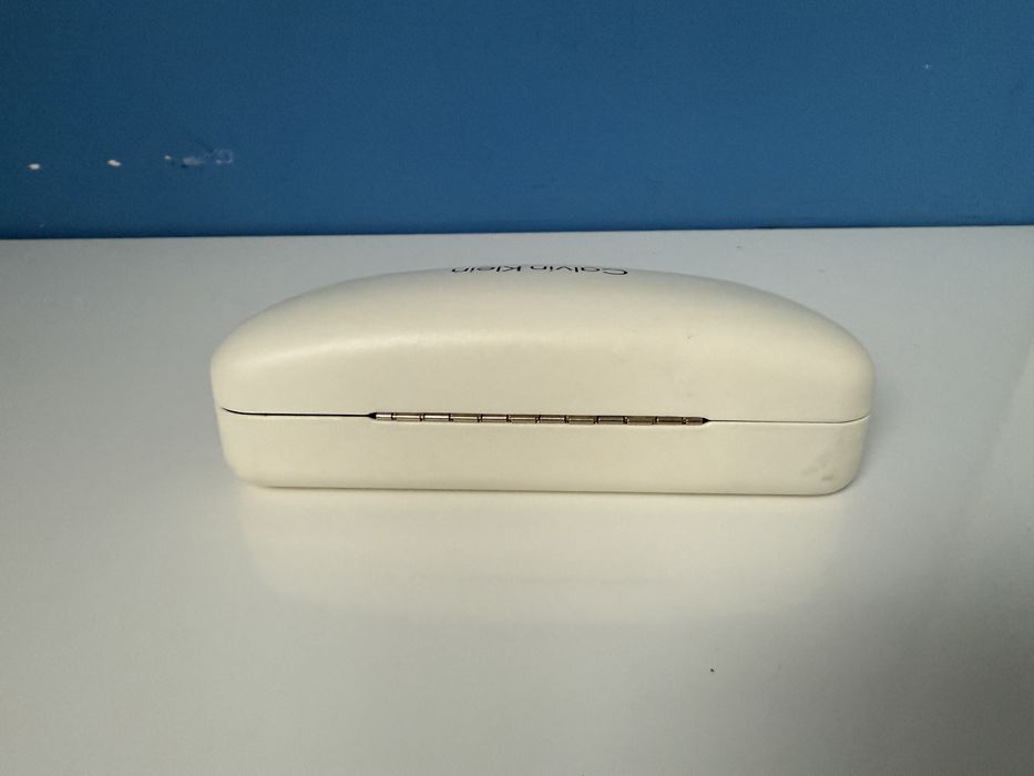 Оригінальний білий жорсткий футляр для окулярів Calvin Klein