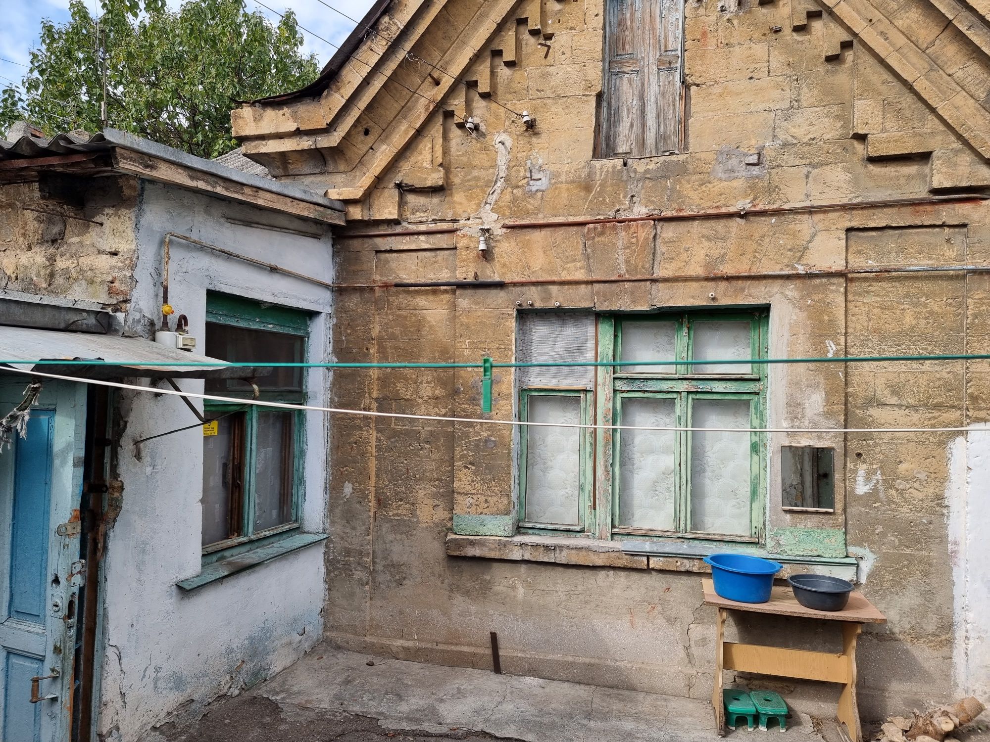 Продажа, фасад, Азарова 12, часть дома выведена в единицу.