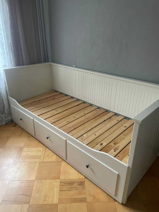 Zestaw Hemnes - łóżko, regał, szafa, biurko, krzeslo