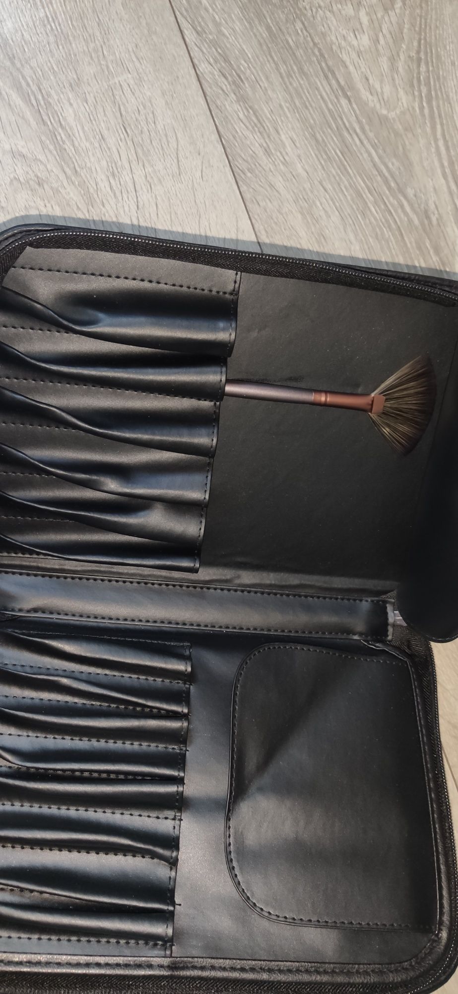 Etui na pędzle do makijażu dwupoziomowe